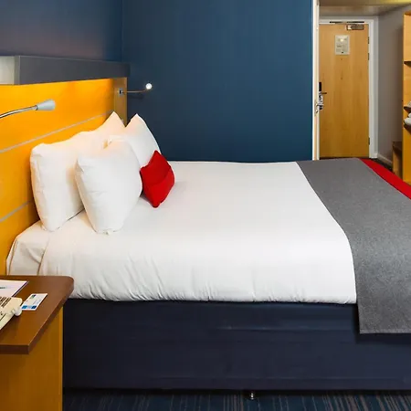 Holiday Inn Express Hemel Hempstead By Ihg Exterior photo